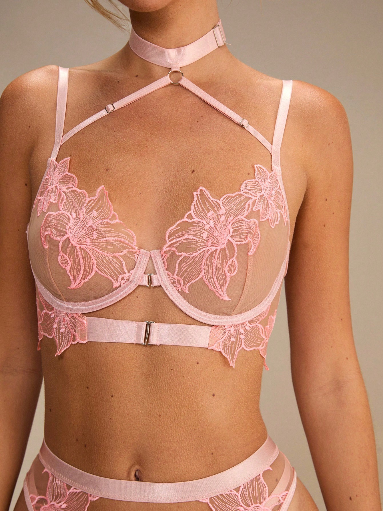 Pink Floral Lace Sheer Front-O - Garter Belt Set reseña y precio