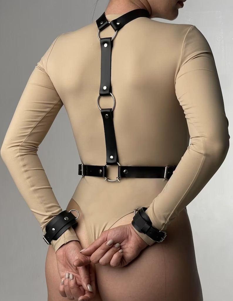 Women's Sexy Leather Harness B - Garter Belt Set reseña y precio